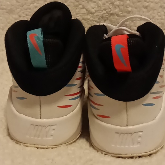 Nike Team Hustle - Picture 5 of 8